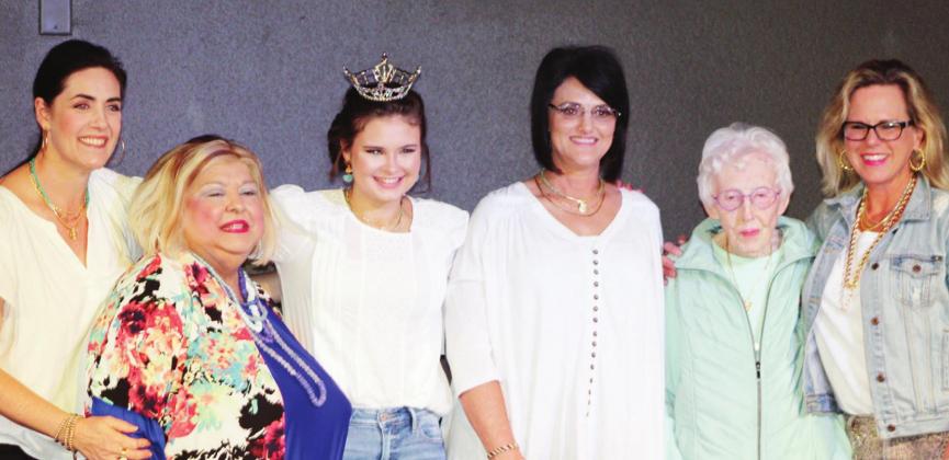 Showing off the latest jewelry and accessories from Juls by Jul at last week’s Freestone Cancer Support Group Spring Style Show and Dinner, from left, are Julie Emmons, Mary Ann Masiel, Jaysa Smith, Tracy Jones, Pat Robertson and Betsy Monico. Photo by Mary Cryer Awalt/Fairfield-Recorder