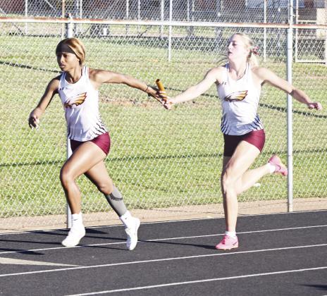 NaKayla Conner takes the baton from Avery Thaler in the 4x200m relay. Photo by Mitchell Pate/Fairfield Recorder