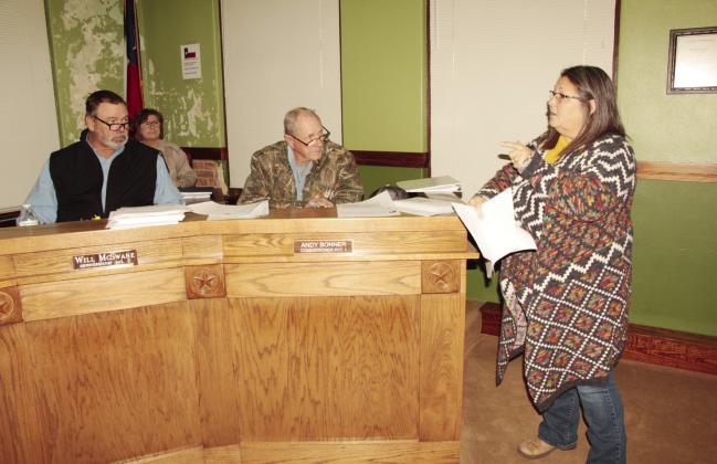 Freestone County Elections Administrator Reneé McBay, right, speaks to Commissioners Court at its Jan. 17 meeting about issues concerning the upcoming primary elections. Continuing left are Precinct 1 Commissioner Andy Bonner and Precinct 2 Commissioner Will McSwane. Photo by Roxanne Thompson/Fairfield Recorder