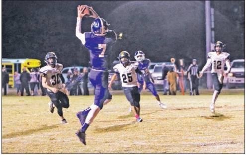 Wortham receiver Lane McDaniel (7) catches a touchdown pass in the end zone in the second quarter of a victory over Meridian at Bulldog Field on Friday night.