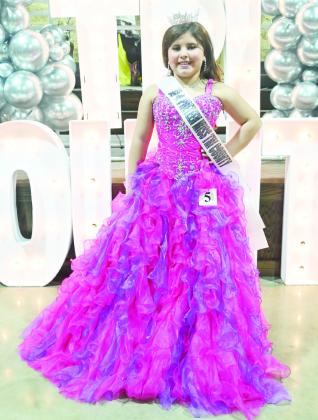 Izabella Lima of Buffalo is crowned the 2024 Pre-Teen Miss Tri-County. Photo by Mitchell Pate/Fairfield Recorder